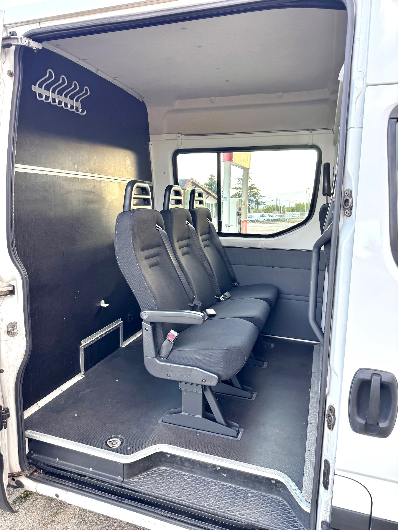 Iveco 35S18 3.0 170кс 6 места Клима Теглич 3.5т На Възглавници, снимка 10 - Бусове и автобуси - 54985699