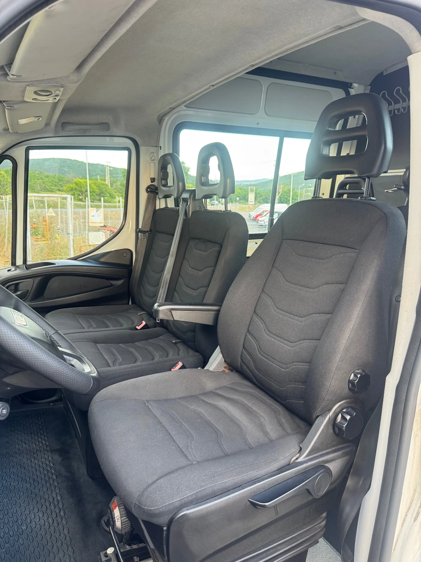 Iveco 35S18 3.0 170кс 6 места Клима Теглич 3.5т На Възглавници, снимка 8 - Бусове и автобуси - 54985699