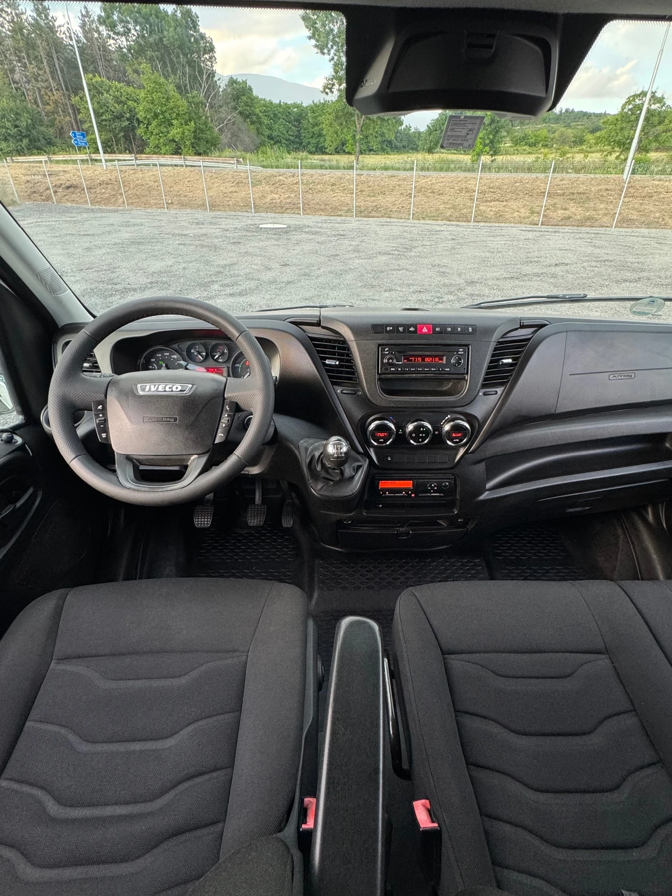 Iveco 35S18 3.0 170кс 6 места Клима Теглич 3.5т На Възглавници, снимка 14 - Бусове и автобуси - 54985699