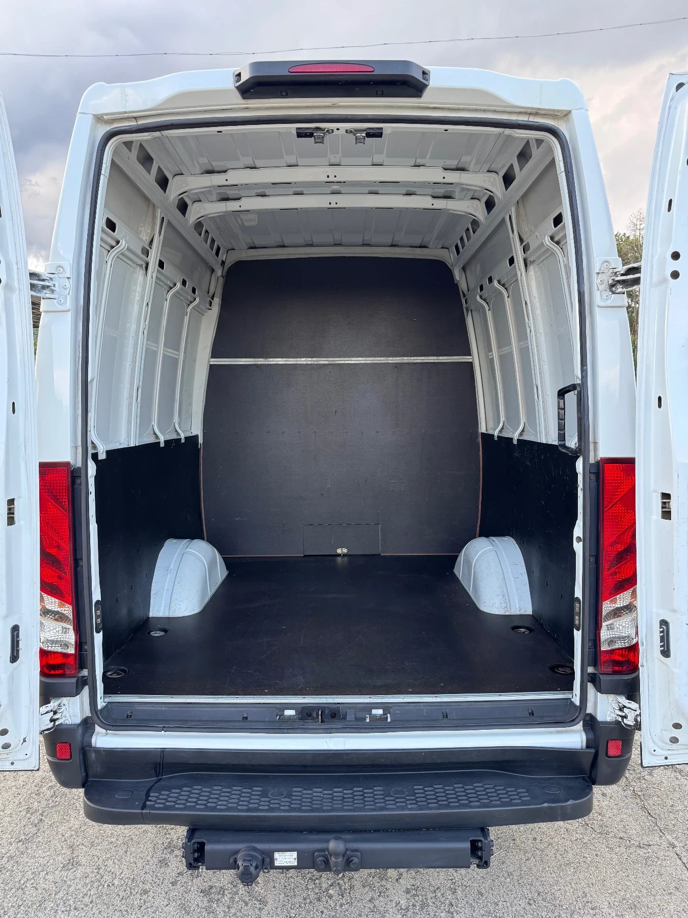 Iveco 35S18 3.0 170кс 6 места Клима Теглич 3.5т На Възглавници, снимка 7 - Бусове и автобуси - 54985699