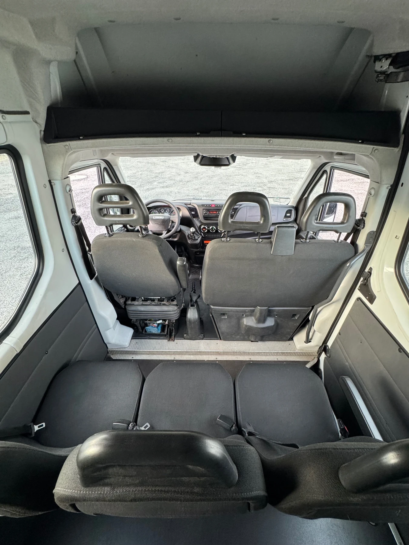 Iveco 35S18 3.0 170кс 6 места Клима Теглич 3.5т На Възглавници, снимка 11 - Бусове и автобуси - 54985699