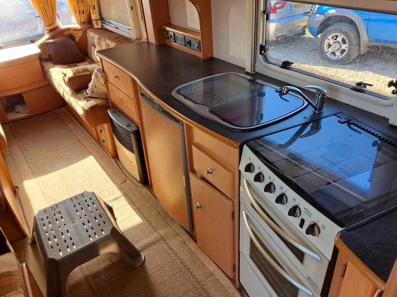 Каравана Avondale OSPREY, снимка 9 - Каравани и кемпери - 50157147