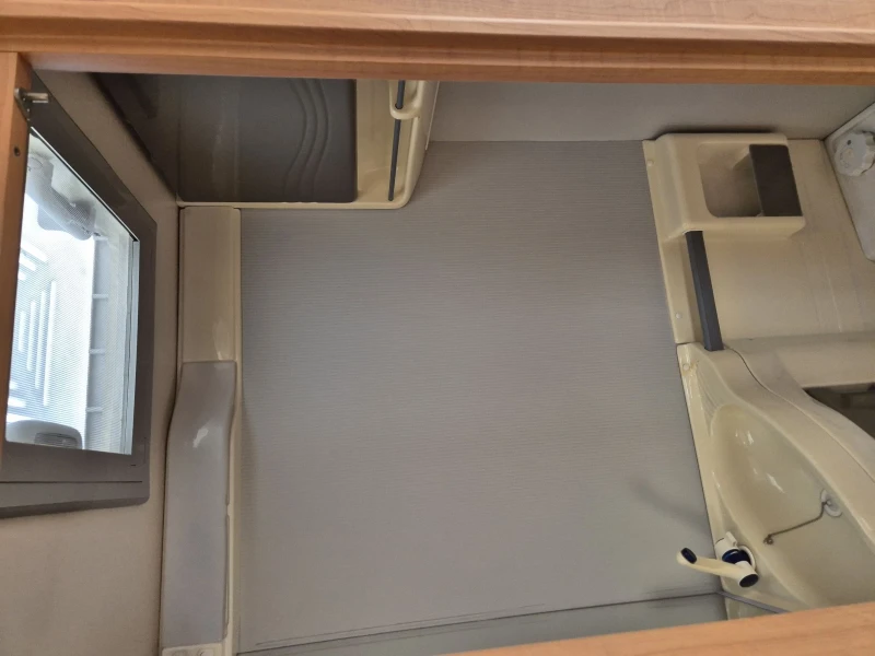 Каравана Knaus 4  МЕСТА WC  БАНЯ ФОРСЕЛТ БОЙЛЕР , снимка 10 - Каравани и кемпери - 52855594