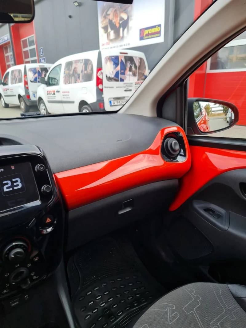 Toyota Aygo 1.0i, снимка 12 - Автомобили и джипове - 47322889