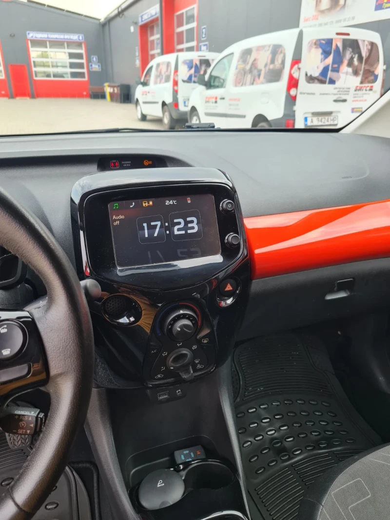 Toyota Aygo 1.0i, снимка 9 - Автомобили и джипове - 47322889