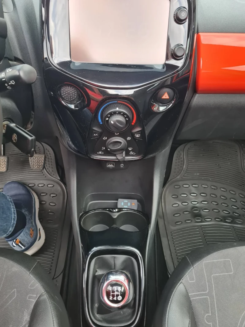 Toyota Aygo 1.0i, снимка 11 - Автомобили и джипове - 47322889