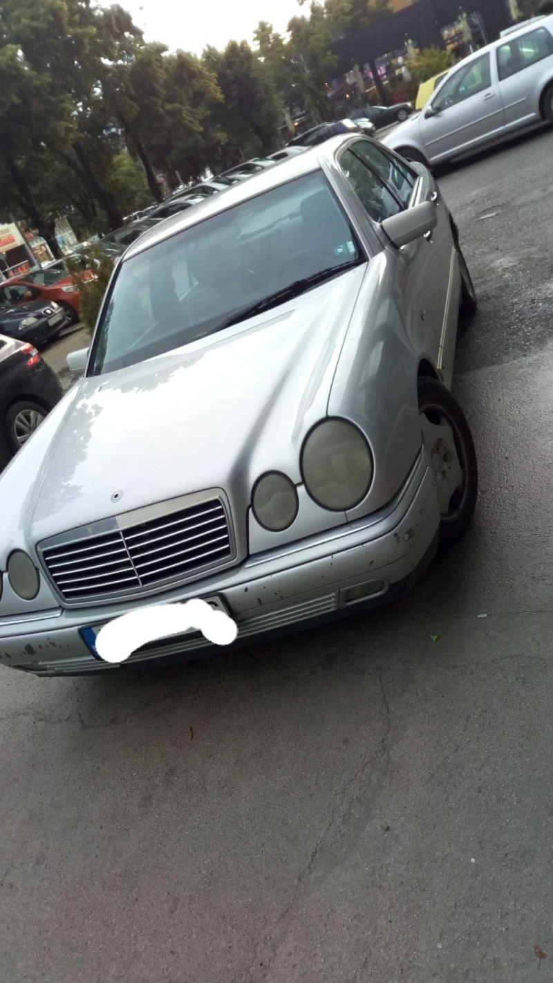 Mercedes-Benz E 200 Компресор, снимка 1 - Автомобили и джипове - 48103429