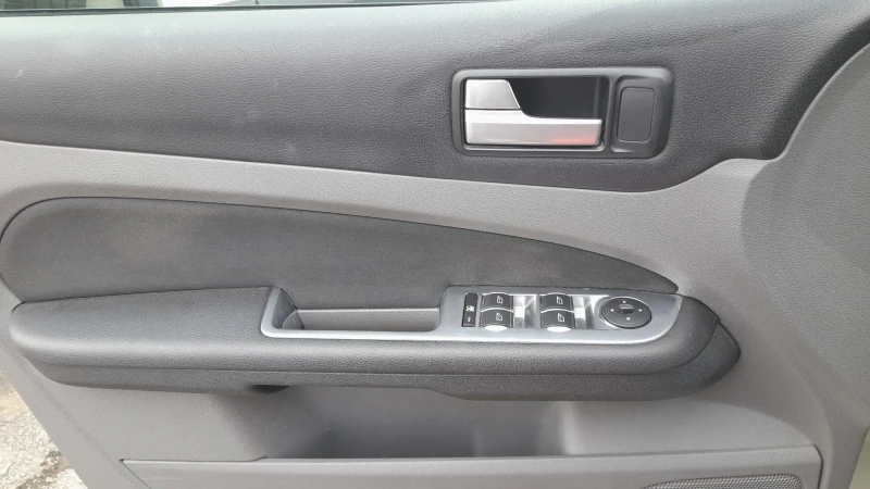 Ford Focus Ghia Exclusive, снимка 10 - Автомобили и джипове - 52805694