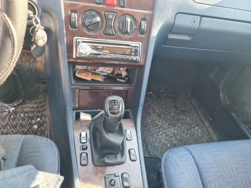 Mercedes-Benz C 220, снимка 3 - Автомобили и джипове - 53334875