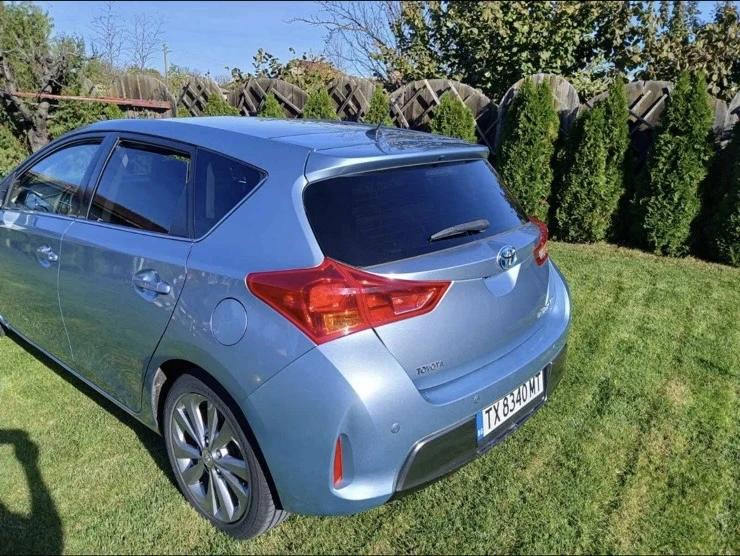 Toyota Auris, снимка 2 - Автомобили и джипове - 54392858