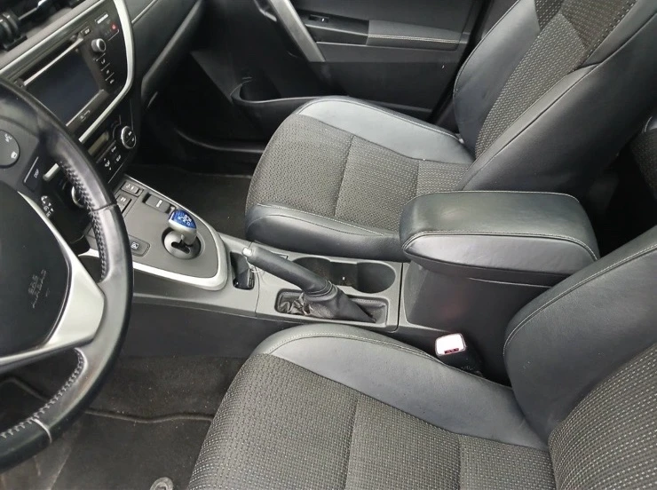 Toyota Auris, снимка 6 - Автомобили и джипове - 54392858