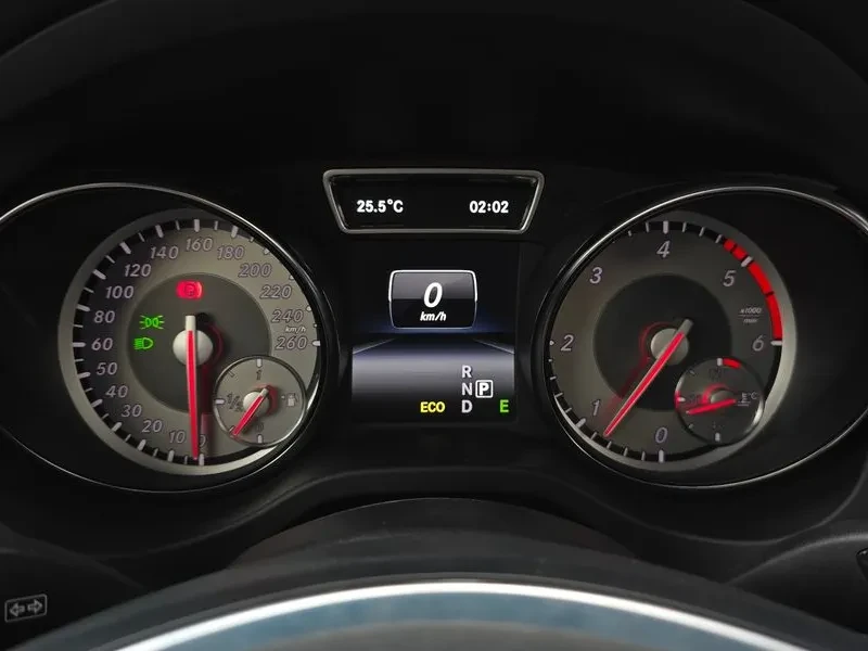 Mercedes-Benz CLA, снимка 8 - Автомобили и джипове - 54830167