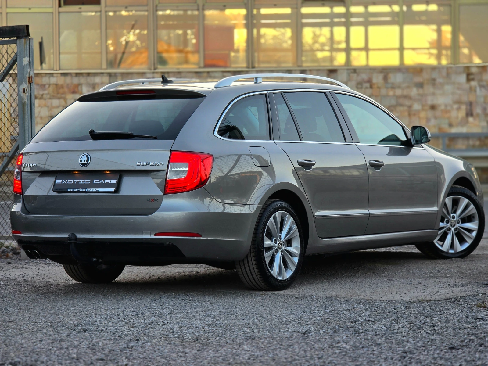 Skoda Superb 2.0 TDI ! 4x4 ! SWISS ! - изображение 4