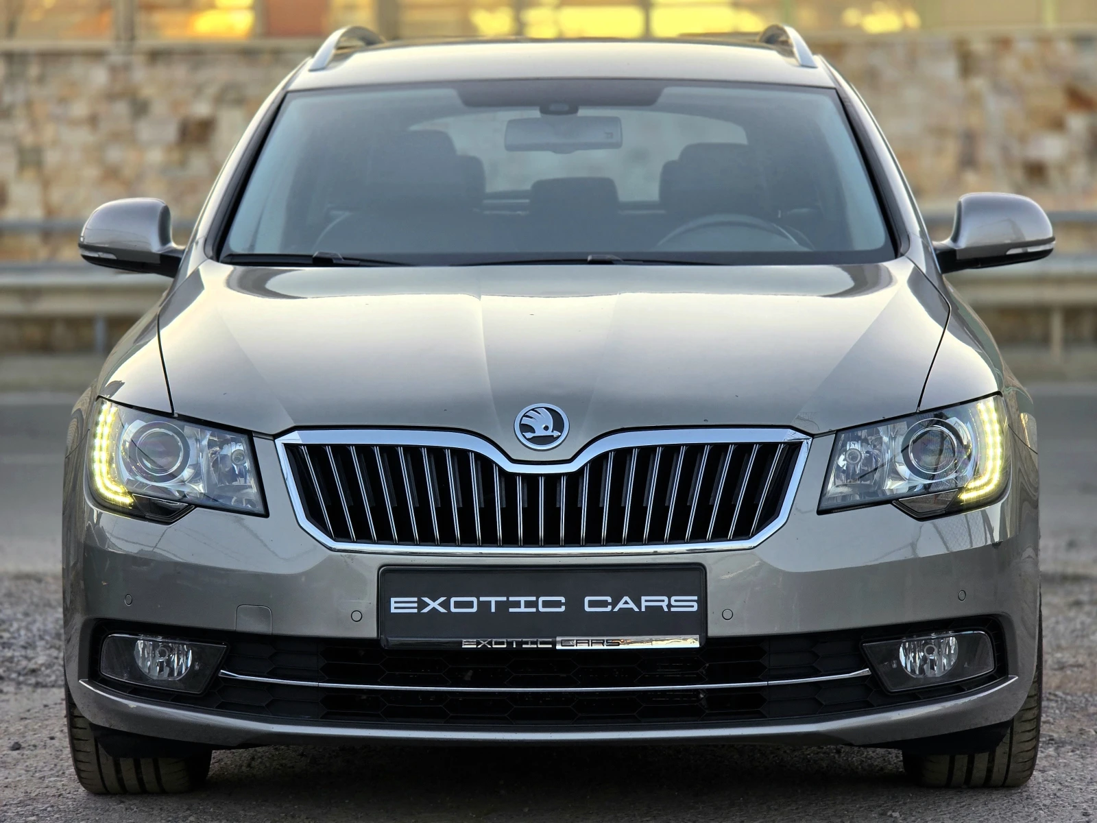 Skoda Superb 2.0 TDI ! 4x4 ! SWISS ! - изображение 2
