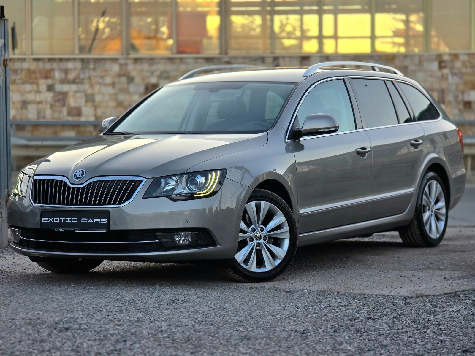 Skoda Superb 2.0 TDI ! 4x4 ! SWISS ! - изображение 3