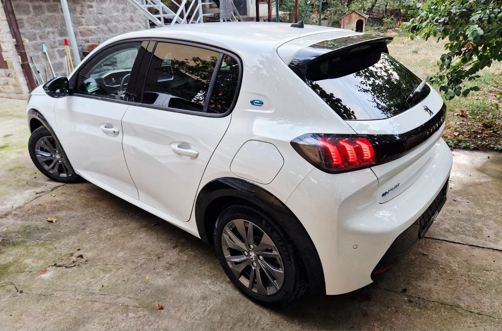 Peugeot 208   ЕЛЕКТРИЕЧЕСКИ  - изображение 6