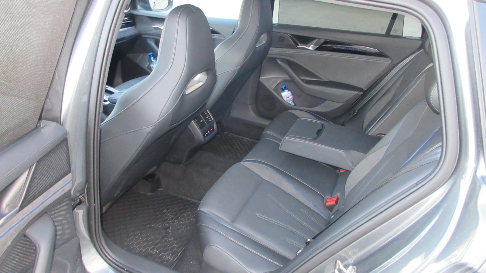 VW Passat R-LINE-2.0TDI-193HP-4X4-FULL MAX - ����������� | Mobile.bg � ����������� 14