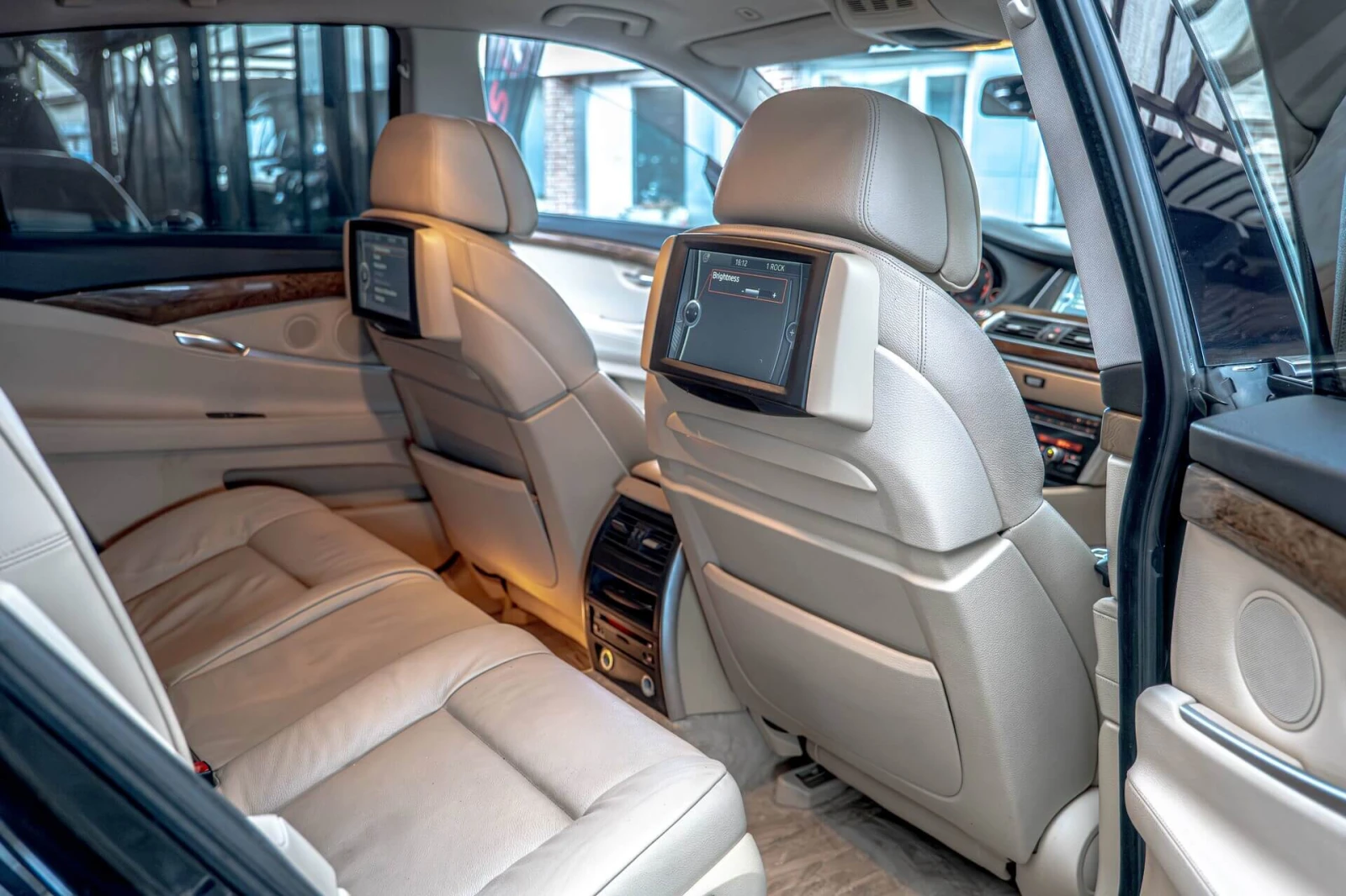 BMW 530 GT/RSE/Xenon/Navi/PDC/Lane Assist/EDC/Ambient/Adap - изображение 9