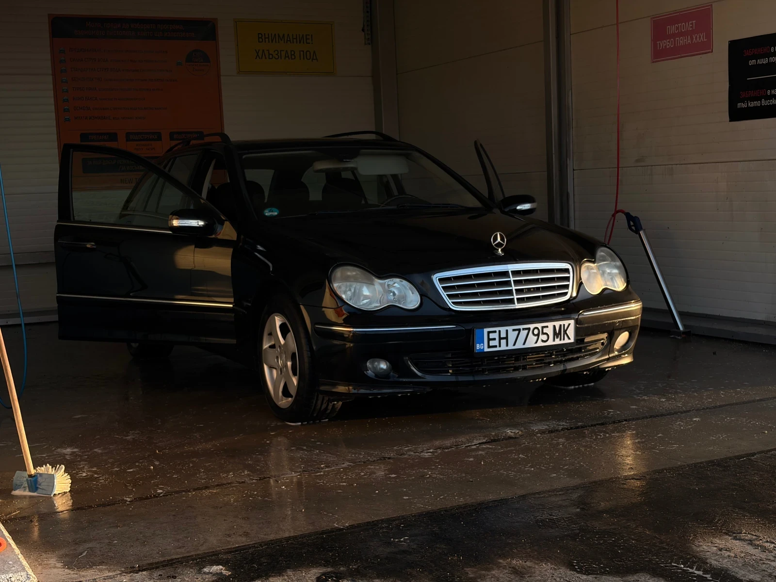 Mercedes-Benz C 200, снимка 4 - Автомобили и джипове - 54142360