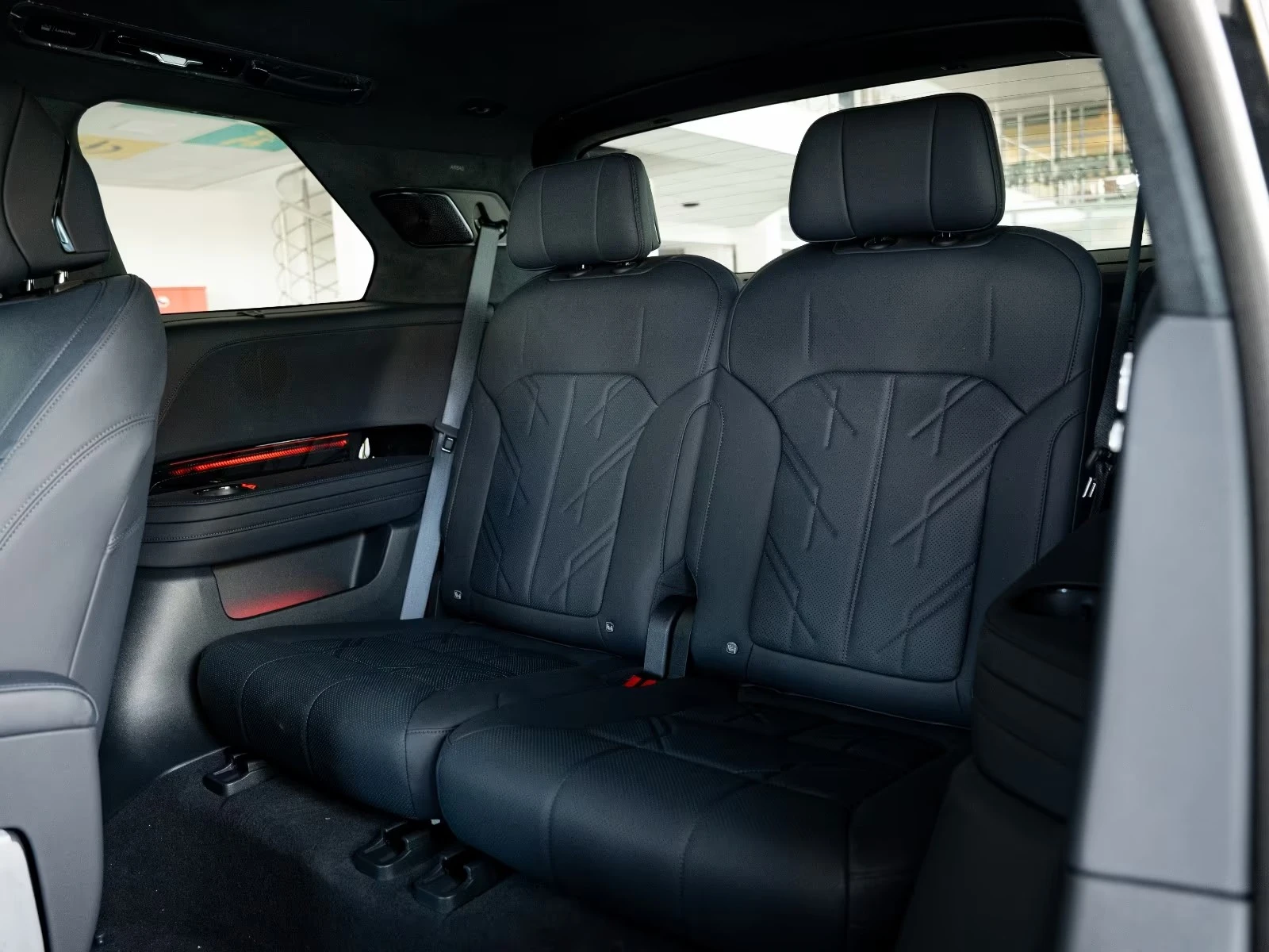 Zeekr Luxury 9X* Ultra* Massage* Pano* Ventilation* TV, снимка 13 - Автомобили и джипове - 55413594