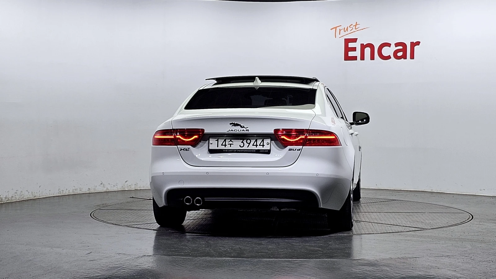 Jaguar XE, снимка 4 - Автомобили и джипове - 55538465