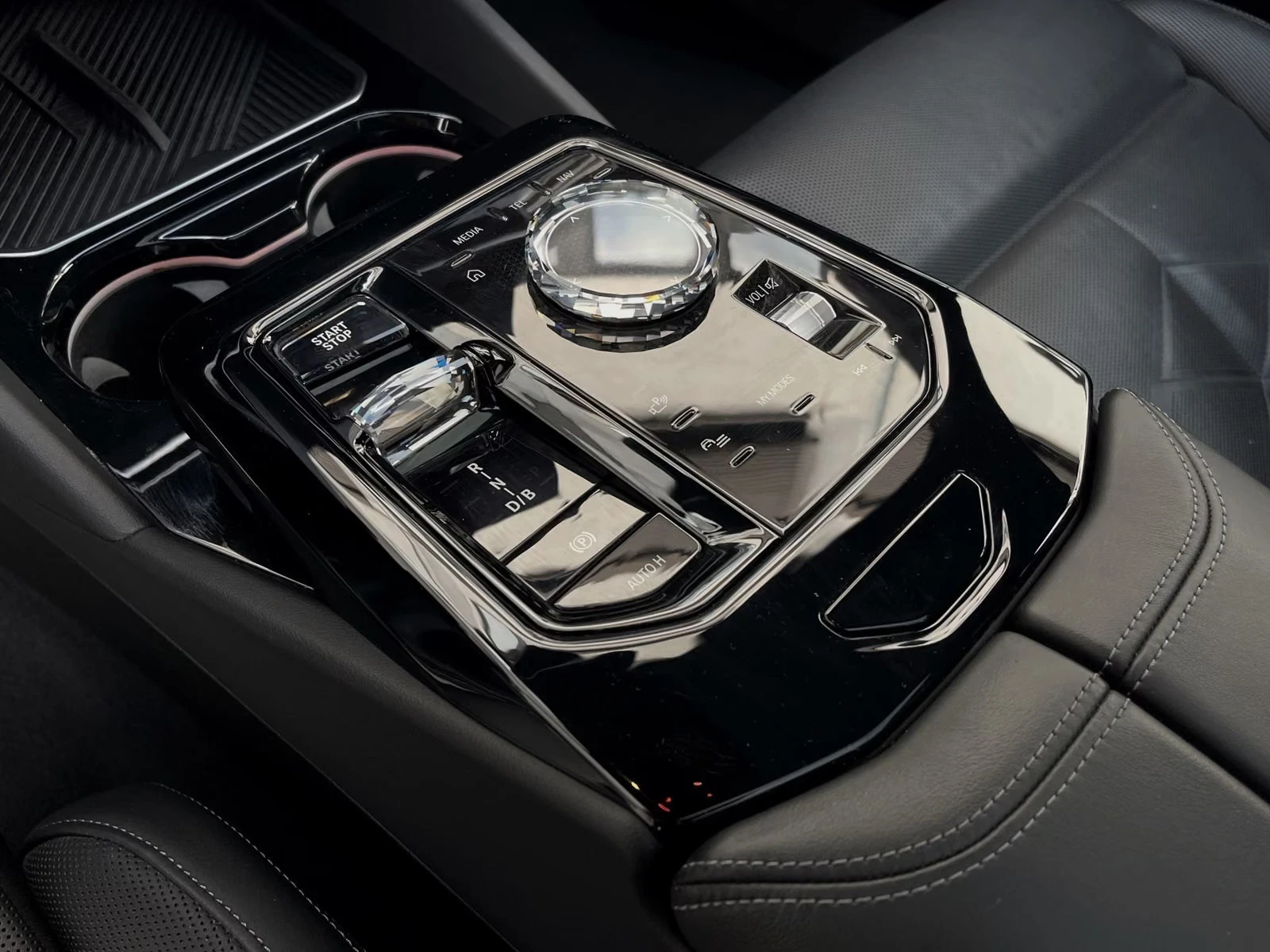 BMW i5 M60/601HP/xDRIVE/MSPORTPRO/360/PANO/931z | Mobile.bg � ����������� 14
