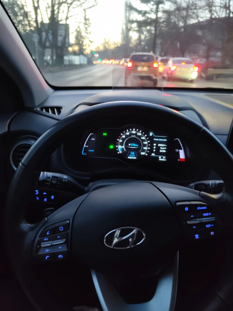Hyundai Kona 64KWh/Blue link/3 ФАЗНА/SOH100%/Термопомпа/HEADUP, снимка 8 - Автомобили и джипове - 53263770
