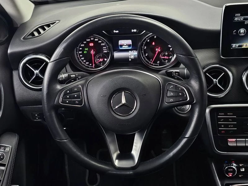 Mercedes-Benz GLA 220 2.2 Automatic Висок клас оборудване, снимка 13 - Автомобили и джипове - 55751425