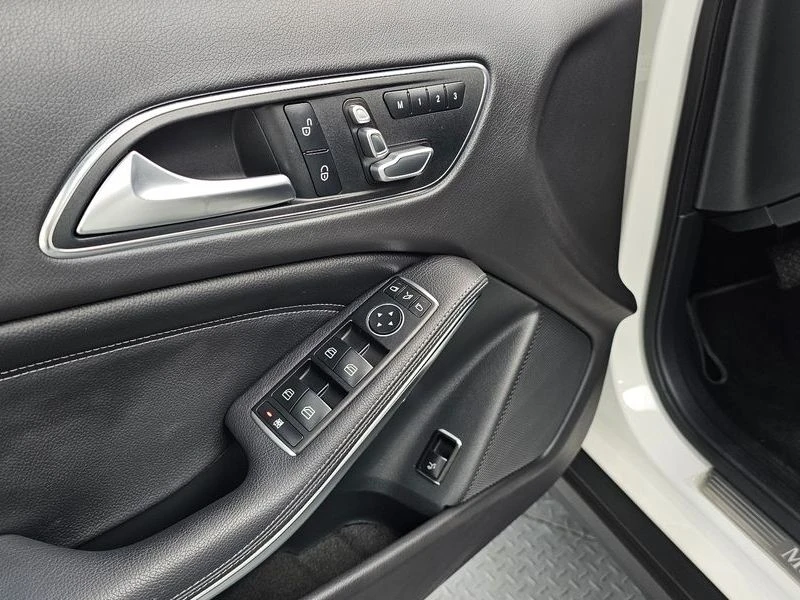 Mercedes-Benz GLA 220 2.2 Automatic Висок клас оборудване, снимка 11 - Автомобили и джипове - 55751425