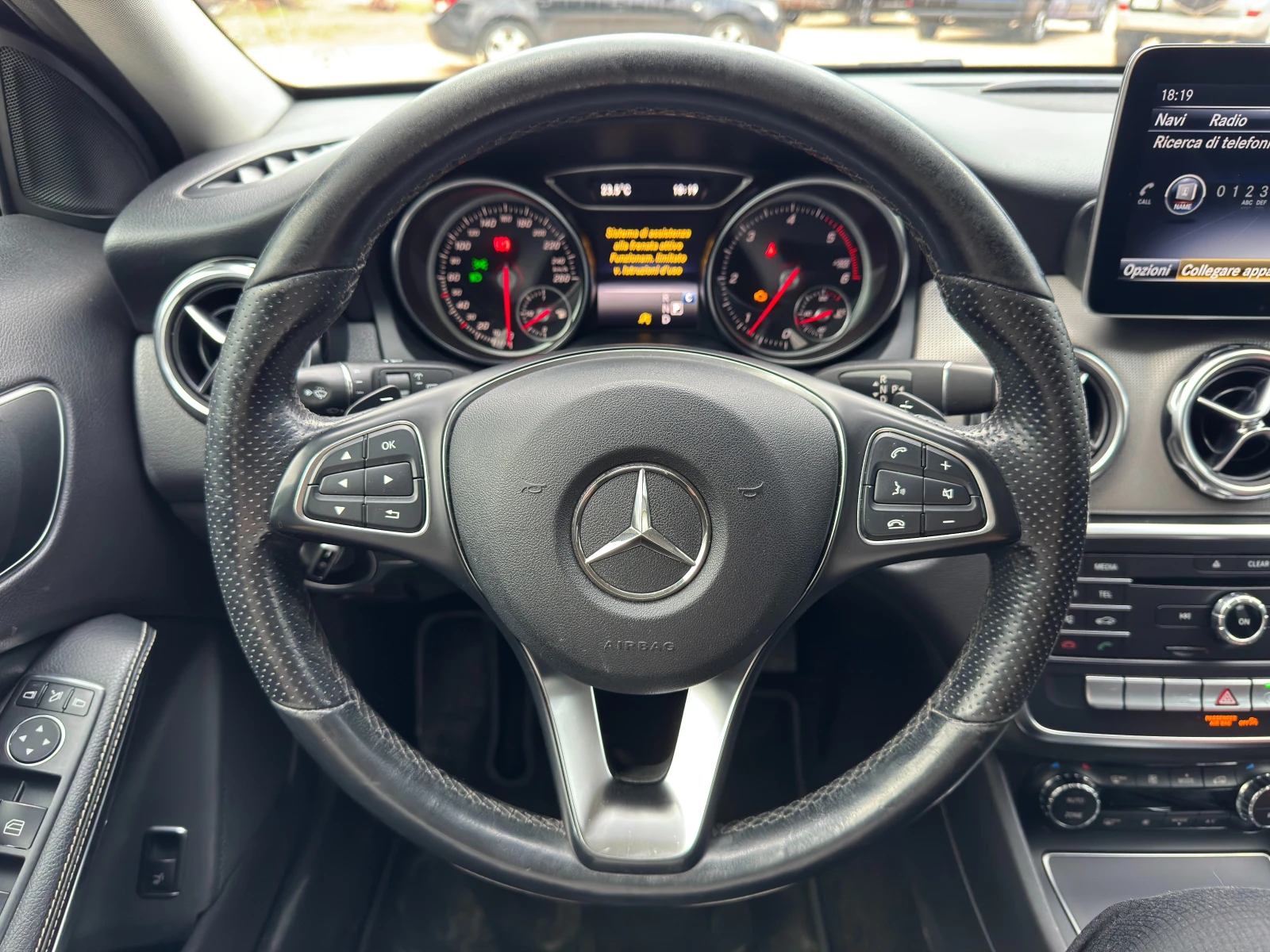 Mercedes-Benz GLA 200  - изображение 9