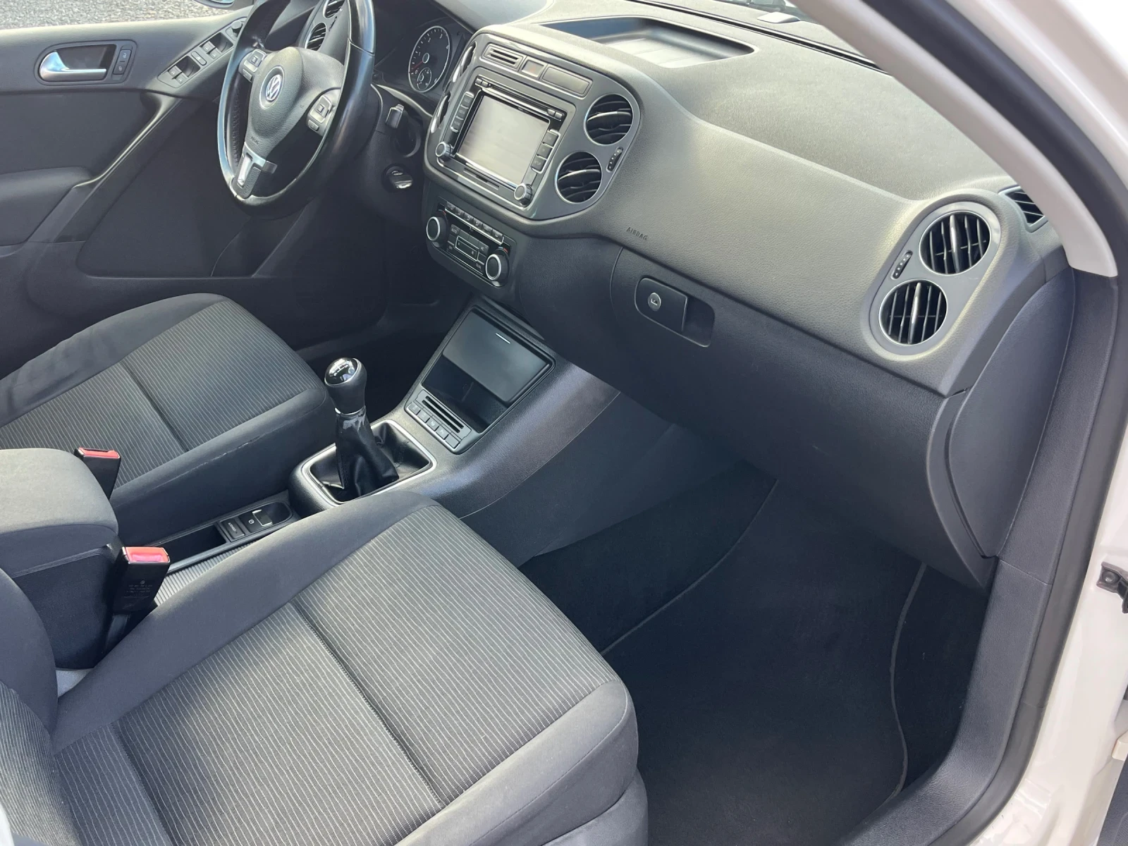 VW Tiguan 2.0TDI.Face Lift.Много хубав!!!Собствен лизинг!!!, снимка 12 - Автомобили и джипове - 54150599