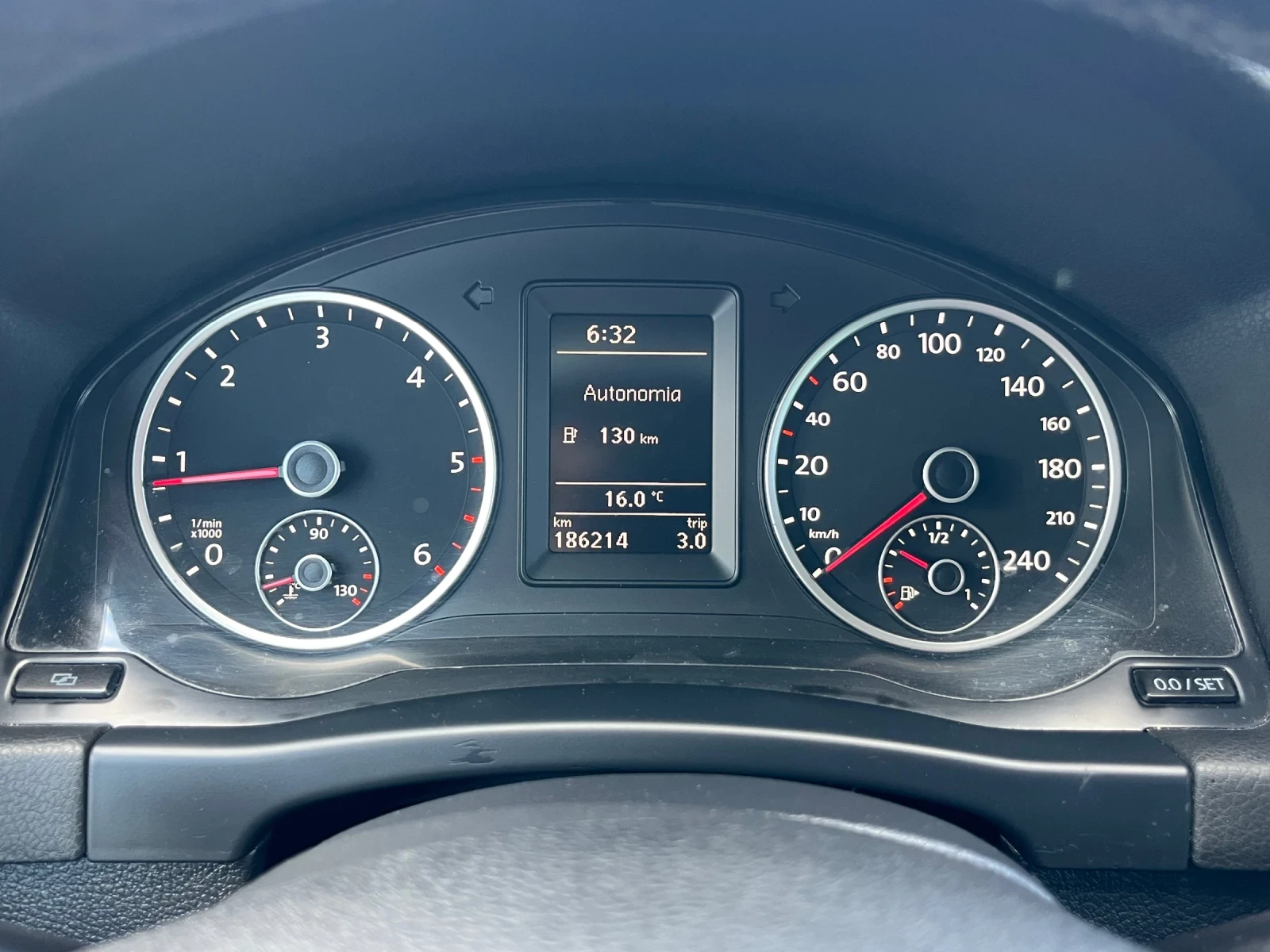 VW Tiguan 2.0TDI.Face Lift.Много хубав!!!Собствен лизинг!!!, снимка 16 - Автомобили и джипове - 54150599