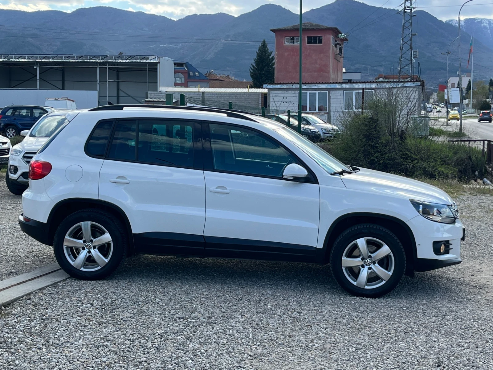 VW Tiguan 2.0TDI.Face Lift.Много хубав!!!Собствен лизинг!!!, снимка 8 - Автомобили и джипове - 54150599