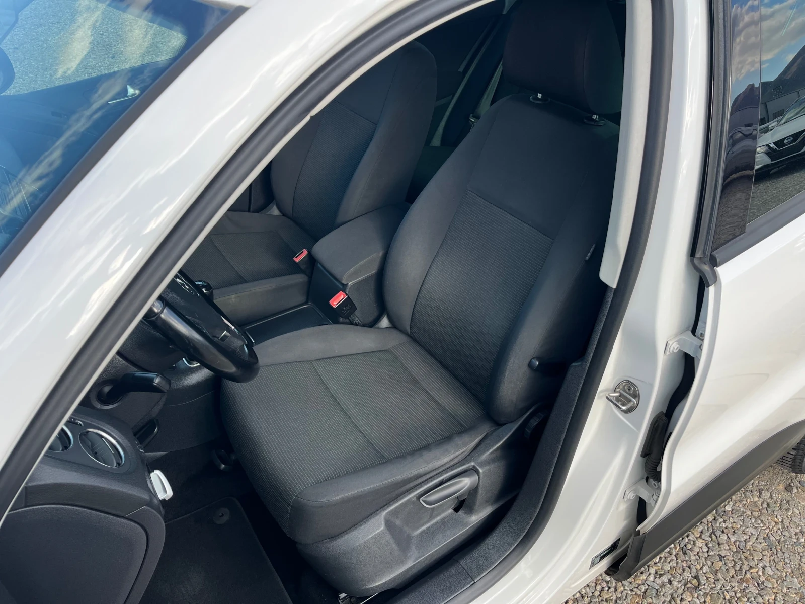 VW Tiguan 2.0TDI.Face Lift.Много хубав!!!Собствен лизинг!!!, снимка 10 - Автомобили и джипове - 54150599