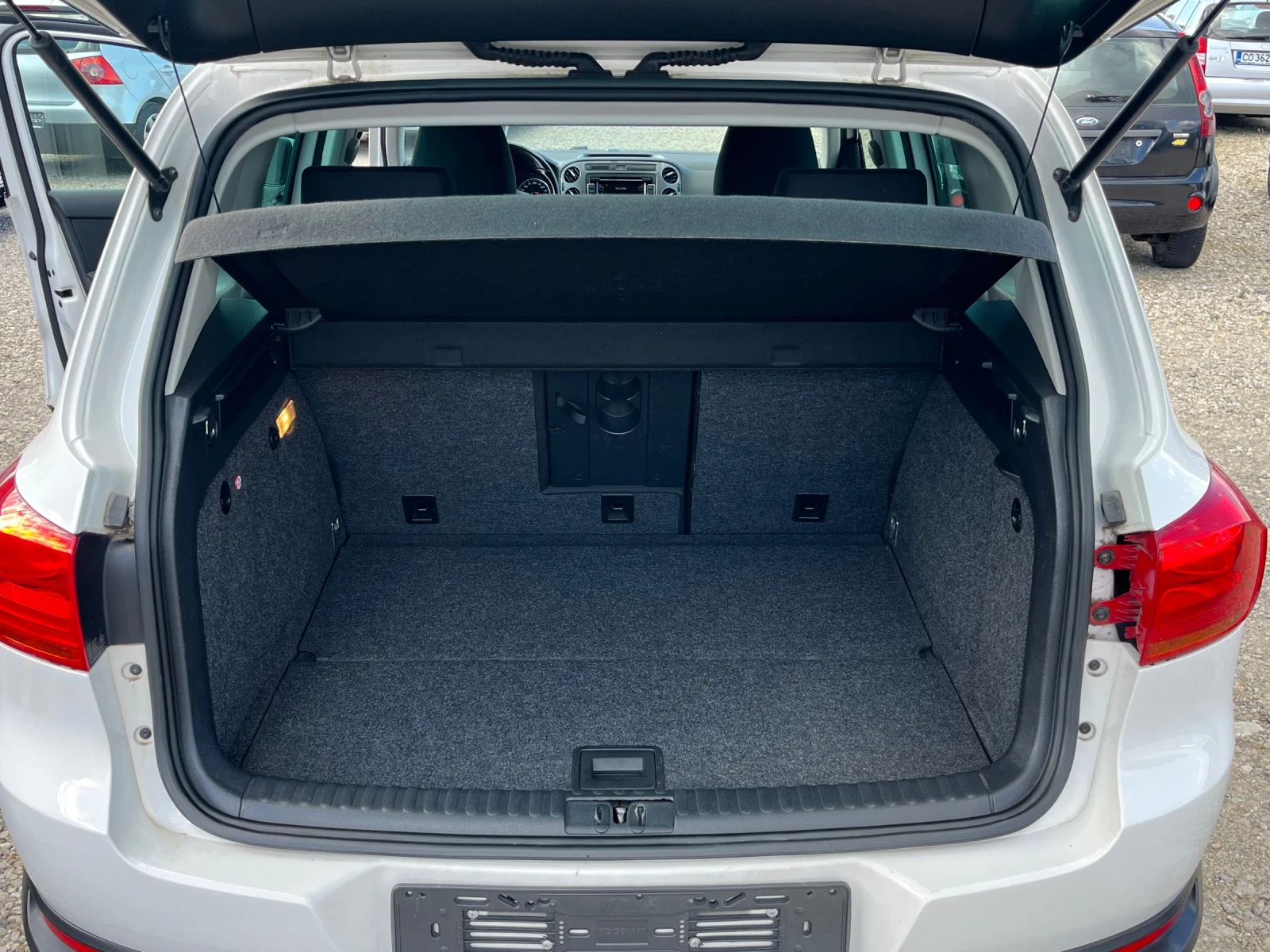 VW Tiguan 2.0TDI.Face Lift.Много хубав!!!Собствен лизинг!!!, снимка 17 - Автомобили и джипове - 54150599