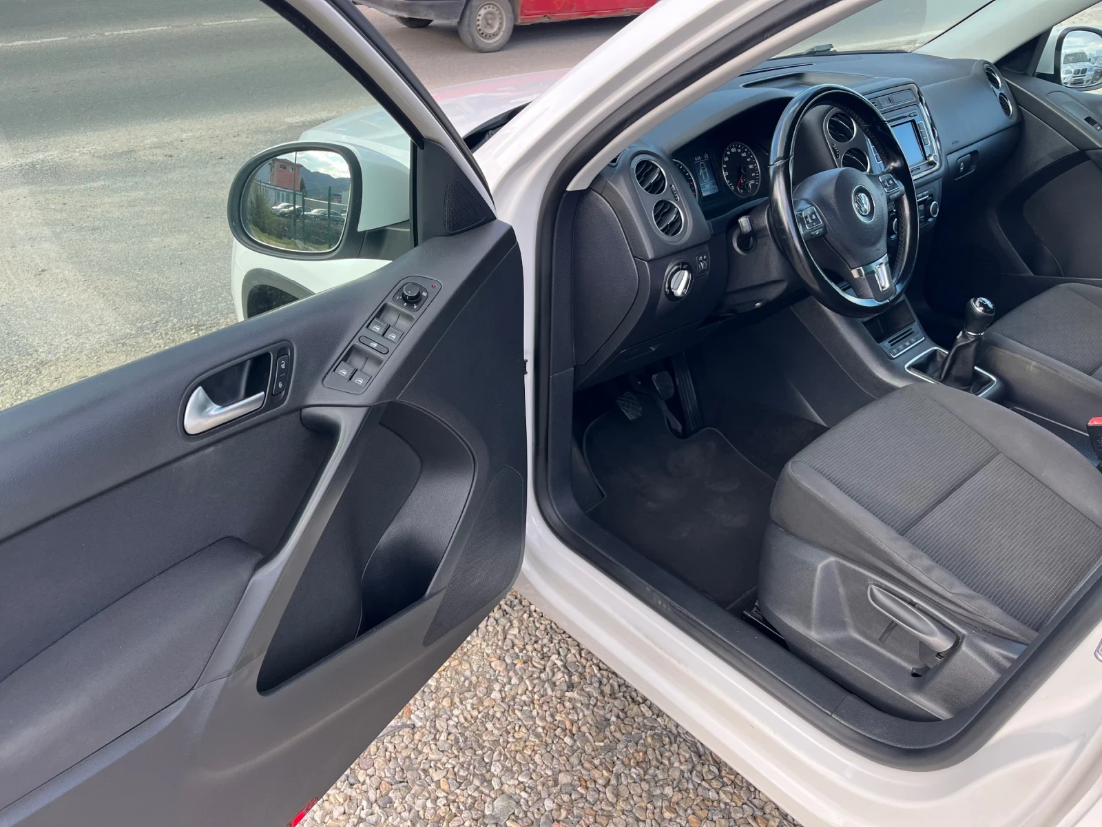 VW Tiguan 2.0TDI.Face Lift.Много хубав!!!Собствен лизинг!!!, снимка 7 - Автомобили и джипове - 54150599