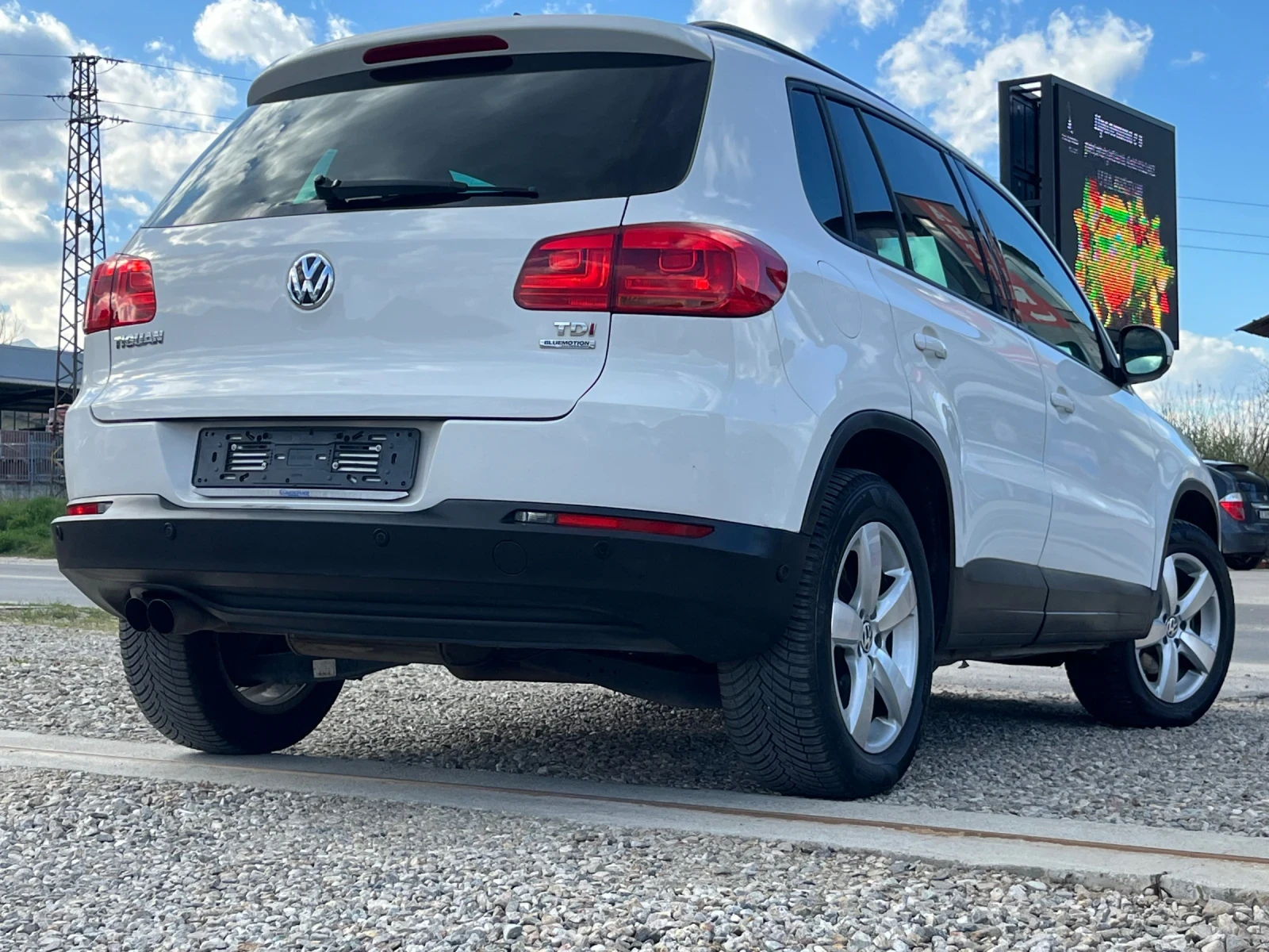 VW Tiguan 2.0TDI.Face Lift.Много хубав!!!Собствен лизинг!!!, снимка 4 - Автомобили и джипове - 54150599