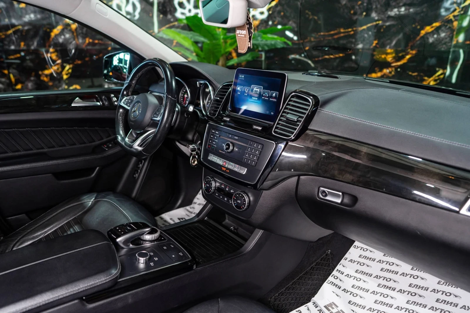 Mercedes-Benz GLE 350 D 4MATIC AMG LINE LED ПАНО RECARO ЛИЗИНГ 100%, снимка 13 - Автомобили и джипове - 55047175