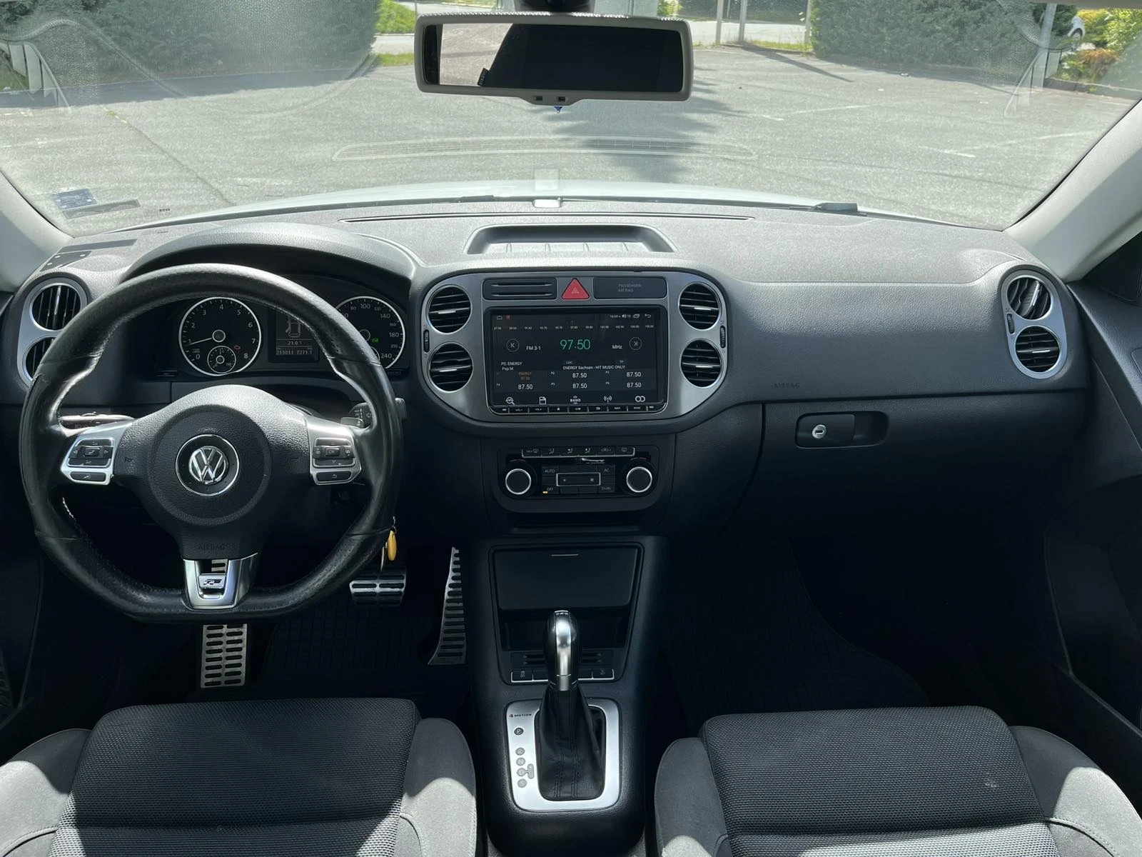 VW Tiguan, снимка 11 - Автомобили и джипове - 55545463