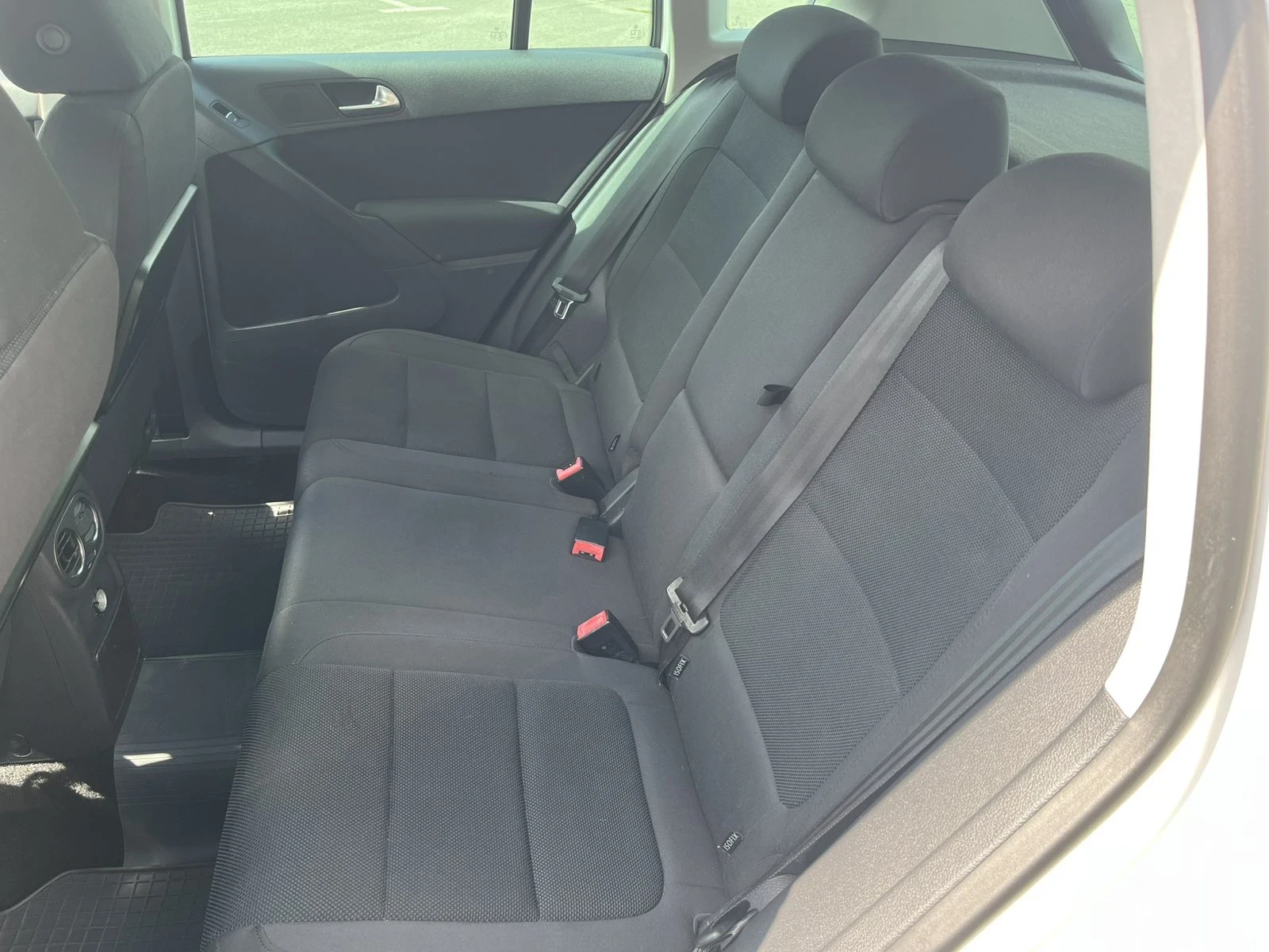 VW Tiguan, снимка 13 - Автомобили и джипове - 55545463