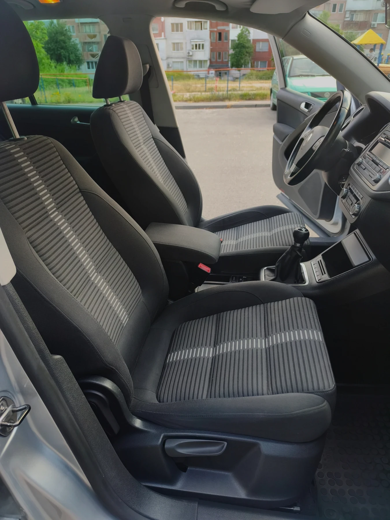 VW Tiguan 2.0 TDI, снимка 7 - Автомобили и джипове - 55607747
