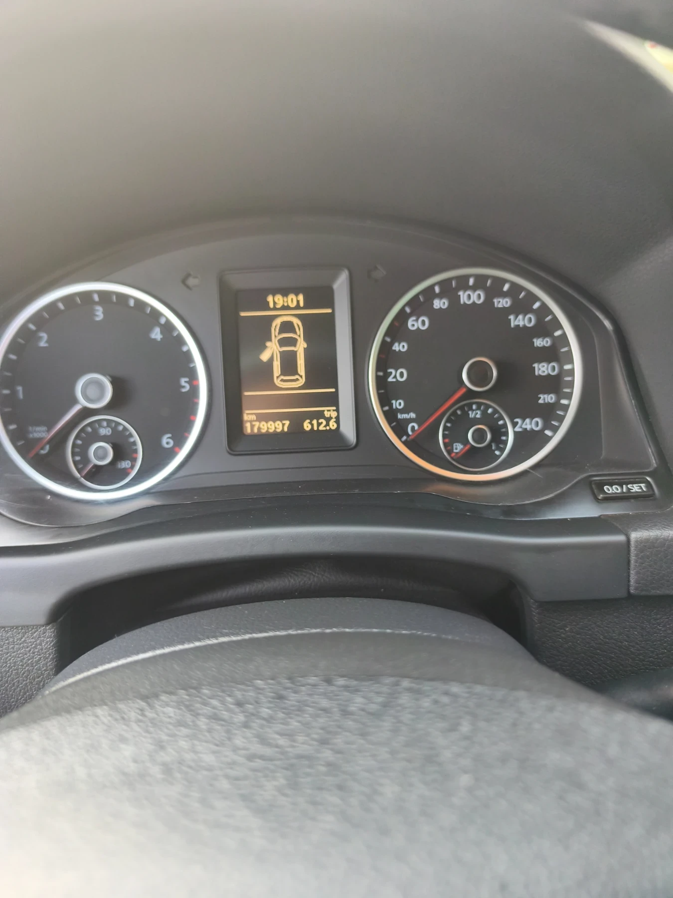 VW Tiguan 2.0 TDI, снимка 12 - Автомобили и джипове - 55607747