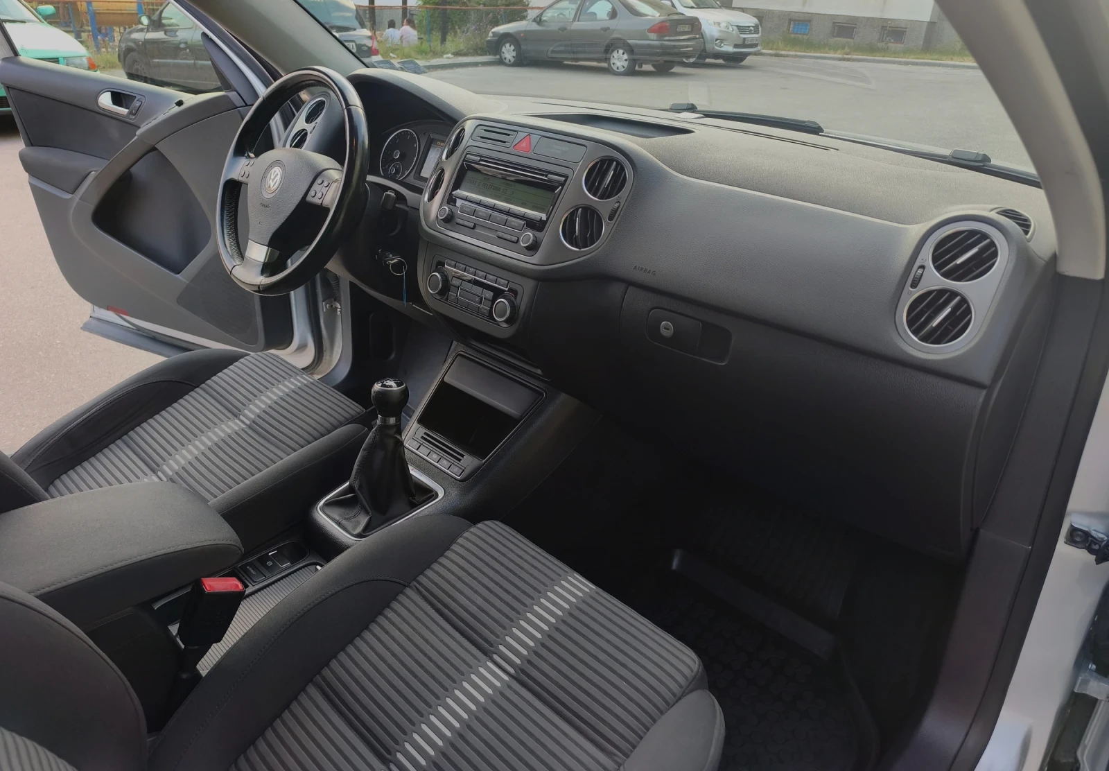 VW Tiguan 2.0 TDI, снимка 6 - Автомобили и джипове - 55607747