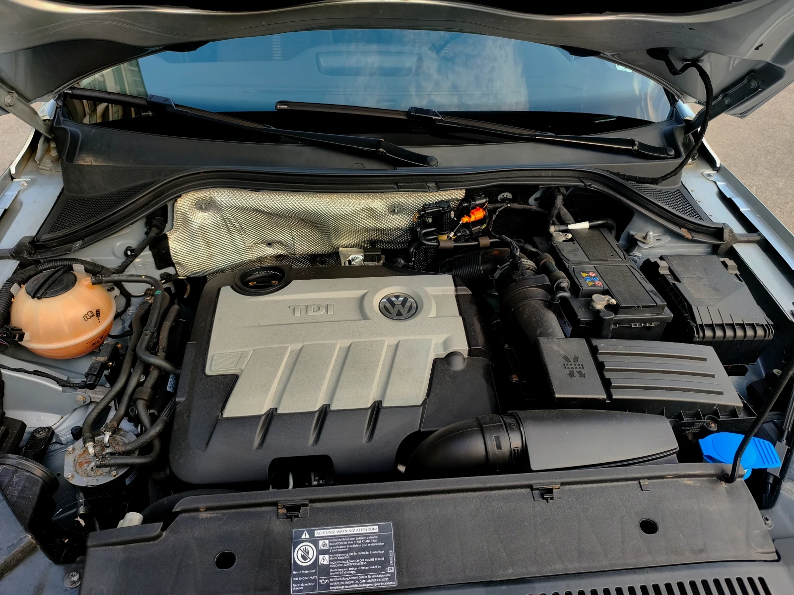 VW Tiguan 2.0 TDI, снимка 11 - Автомобили и джипове - 55607747