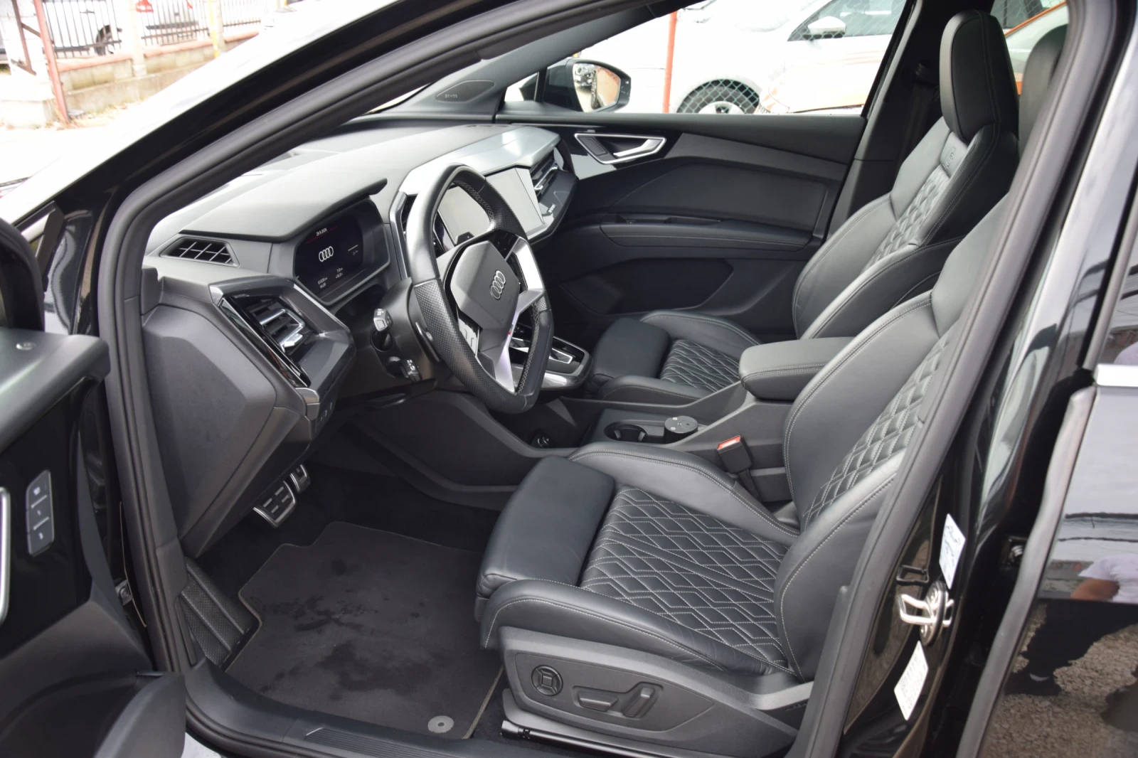 Audi Q4 Sportbeck 40 e-tron s- line, снимка 10 - Автомобили и джипове - 56270599
