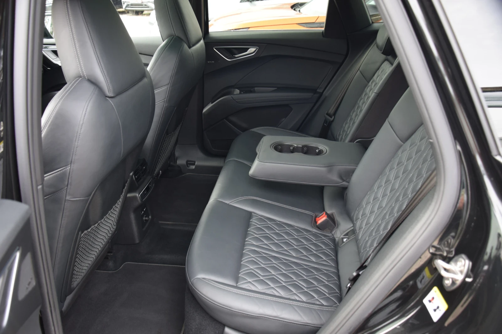 Audi Q4 Sportbeck 40 e-tron s- line, снимка 11 - Автомобили и джипове - 56270599