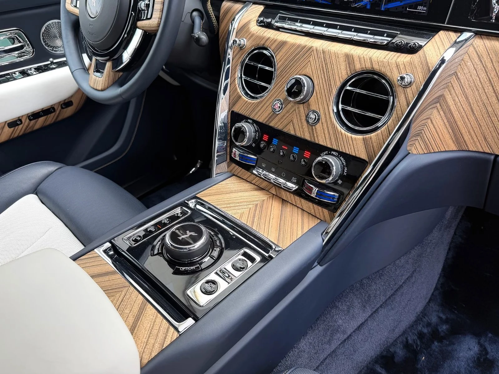 Rolls-Royce Cullinan SHOOTING STARS/ BESPOKE/ 4 SEATS/ PICNIC/ THEATRE/ | Mobile.bg � ����������� 12