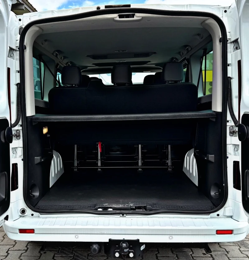 Renault Trafic 800km!2 БРОЯ НАЛИЧНИ!АВТОМАТ!CARPLAY!ТЕГЛИЧ!, снимка 10 - Бусове и автобуси - 52208176