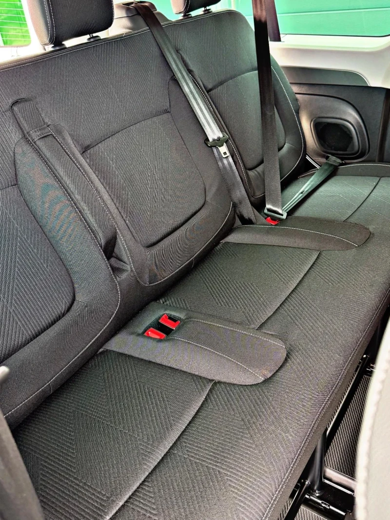 Renault Trafic 800km!2 БРОЯ НАЛИЧНИ!АВТОМАТ!CARPLAY!ТЕГЛИЧ!, снимка 16 - Бусове и автобуси - 52208176