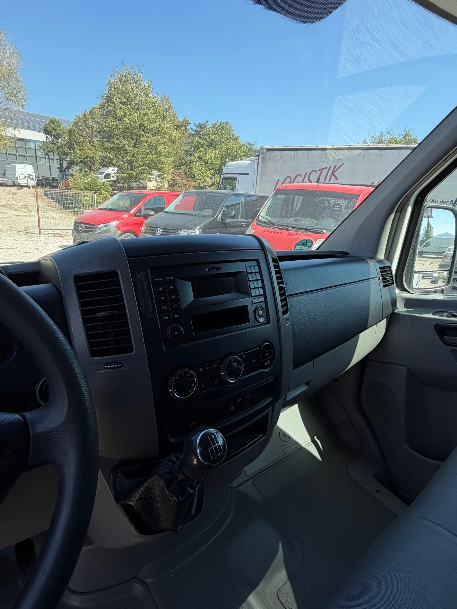 VW Crafter СЪС НАДСТРОЙКА, снимка 14 - Бусове и автобуси - 49271582